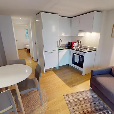 Fresh And Bright 1-bedroom Centre - Al11 *