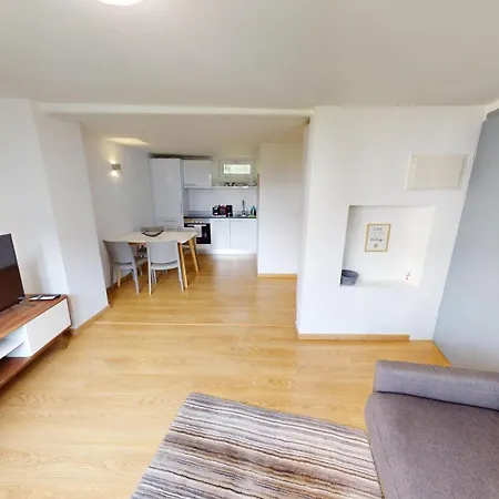 Fresh And Bright 1-bedroom Centre - Al11