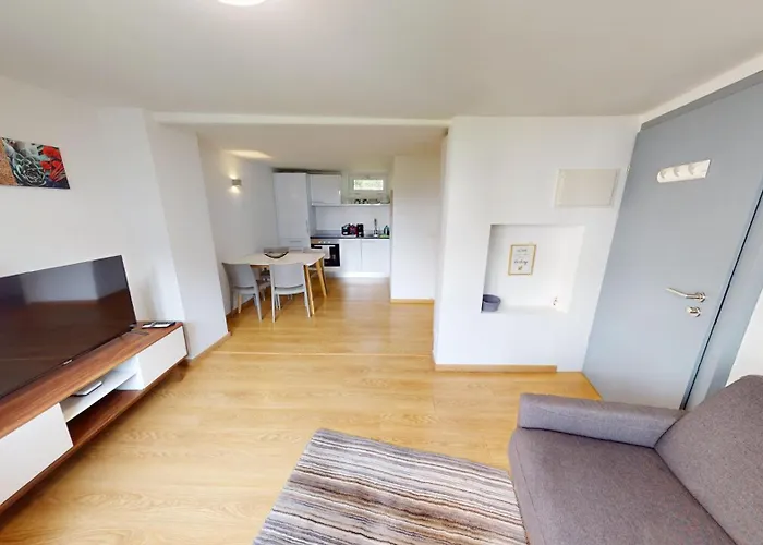Fresh And Bright 1-bedroom Centre - Al11